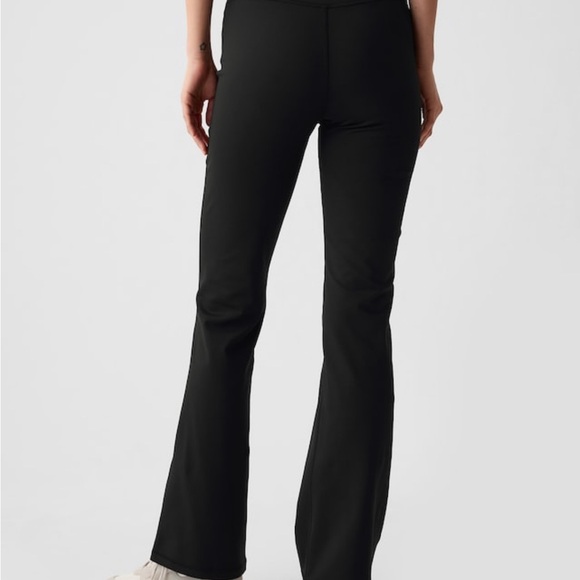 GAP fit studio sky high flare leggings - Picture 2 of 8